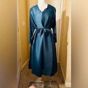 Deep blue pleated dress. Fits bust up to 49 inches. L:49